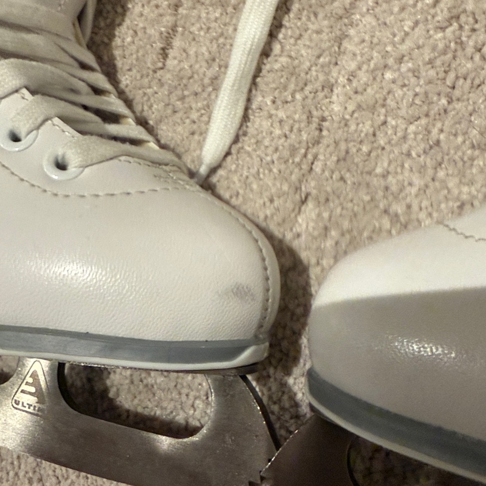 Gently used toddler Sz 12 White Ice Skates with Silver Accents by ultima no box - Picture 6 of 7